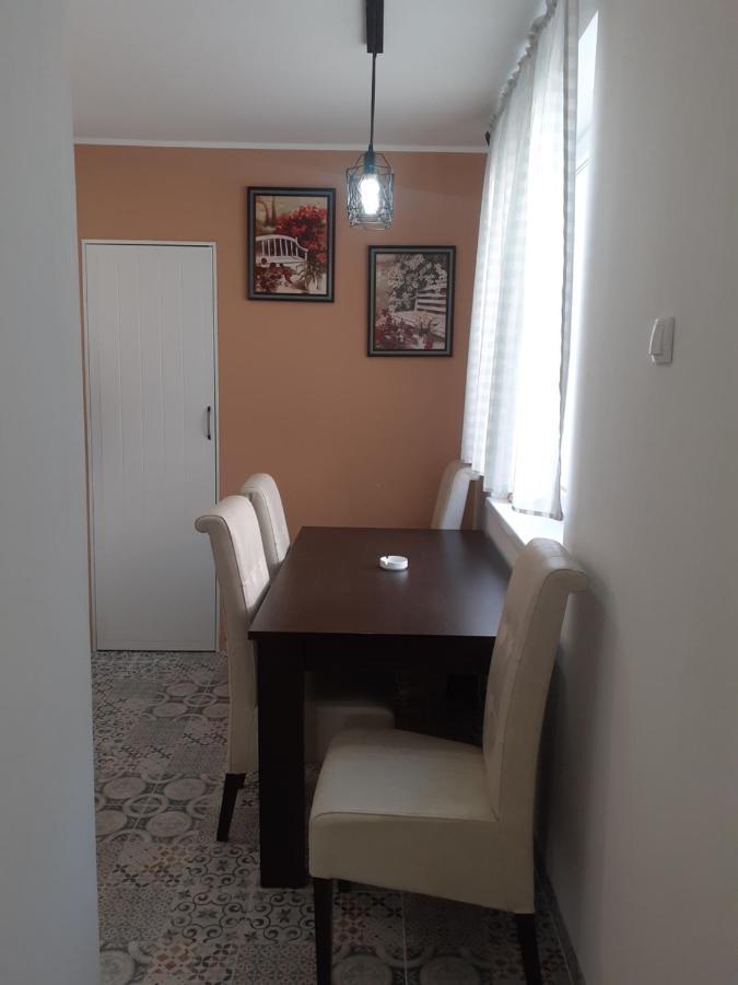 Apartman Jovana Sremska Mitrovica Exterior foto