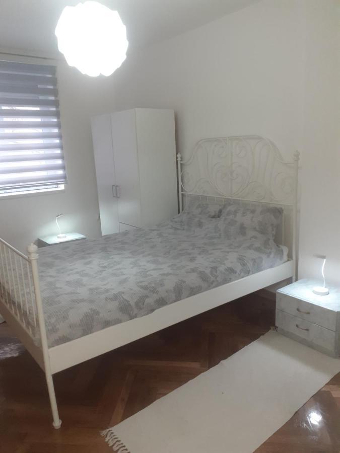 Apartman Jovana Sremska Mitrovica Exterior foto